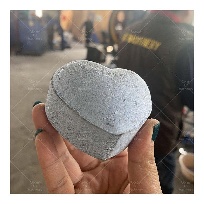 Produttore di barrette di shampoo compatto e solido con Mini Fizzy Bath Bomb Press Machine in Europa