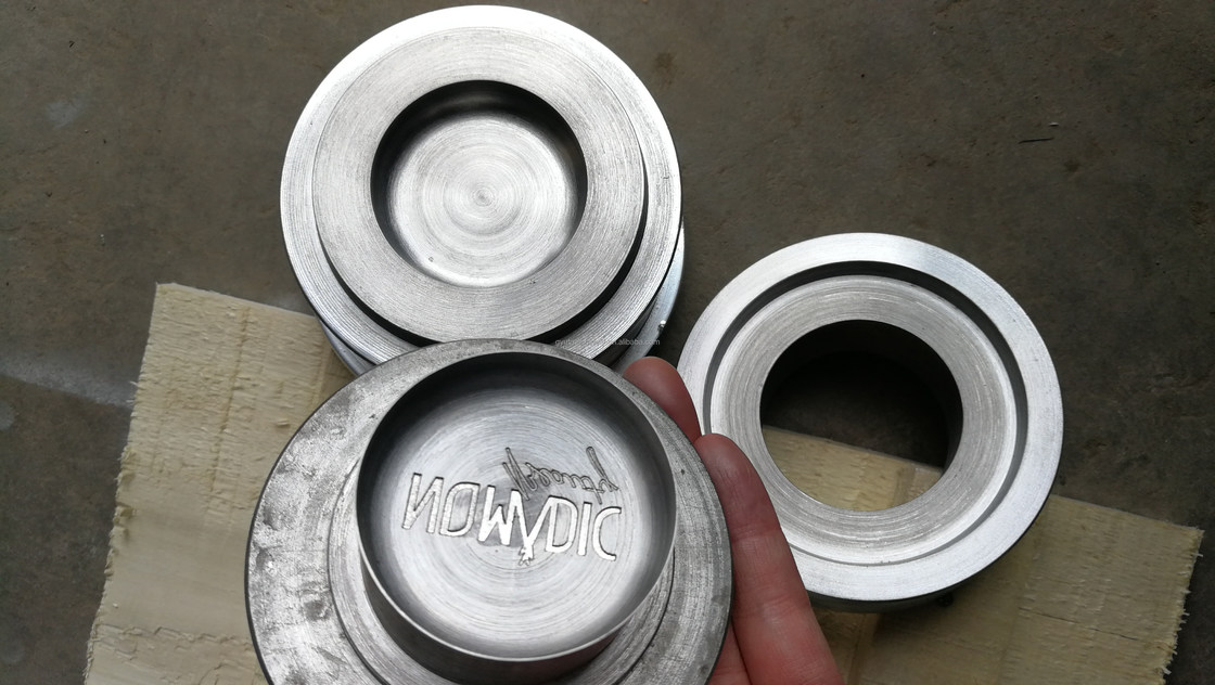 Macchina per la produzione di muffe con palla da bagno Garanzia di un anno per la compressione di piccole bombe da bagno