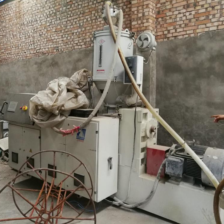 Macchina di fabbricazione di tubi di plastica di seconda mano per tubi d'acqua durevoli in impianti di produzione