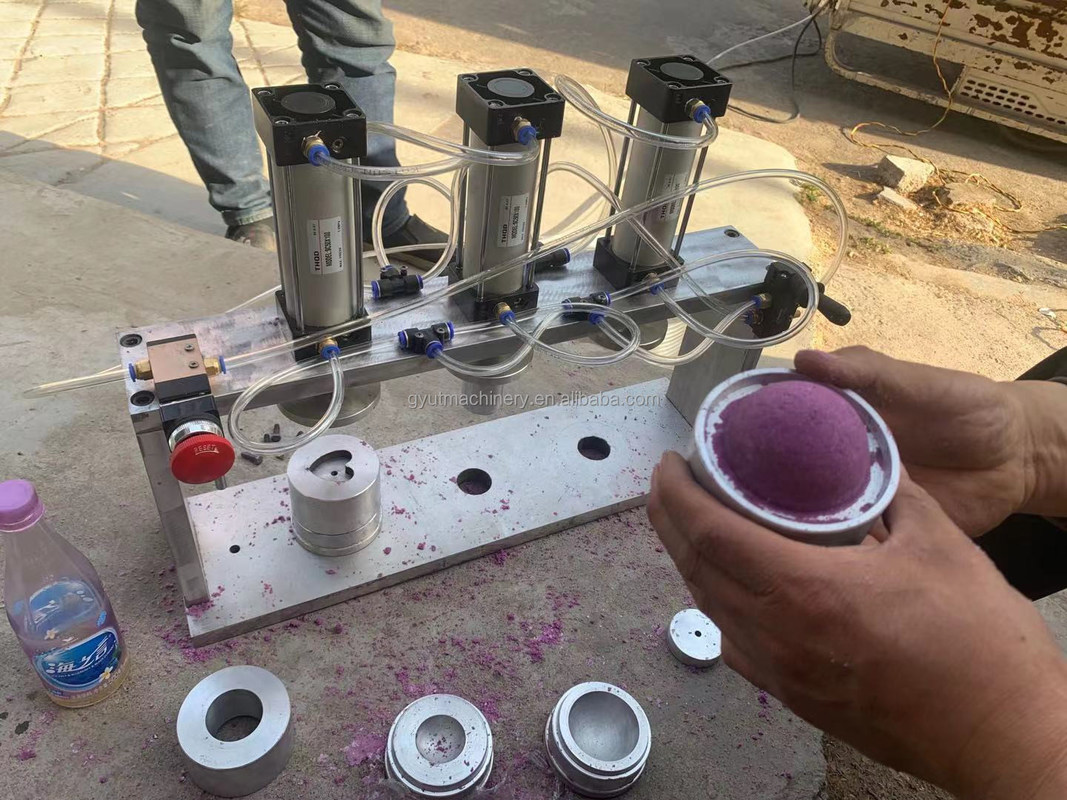 Macchina per la produzione di muffe con palla da bagno Garanzia di un anno per la compressione di piccole bombe da bagno