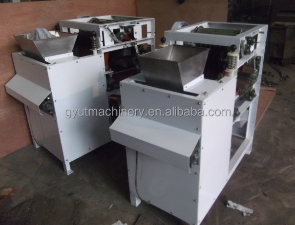 Macchina per la depurazione e la rottura di noccioli di albicocche