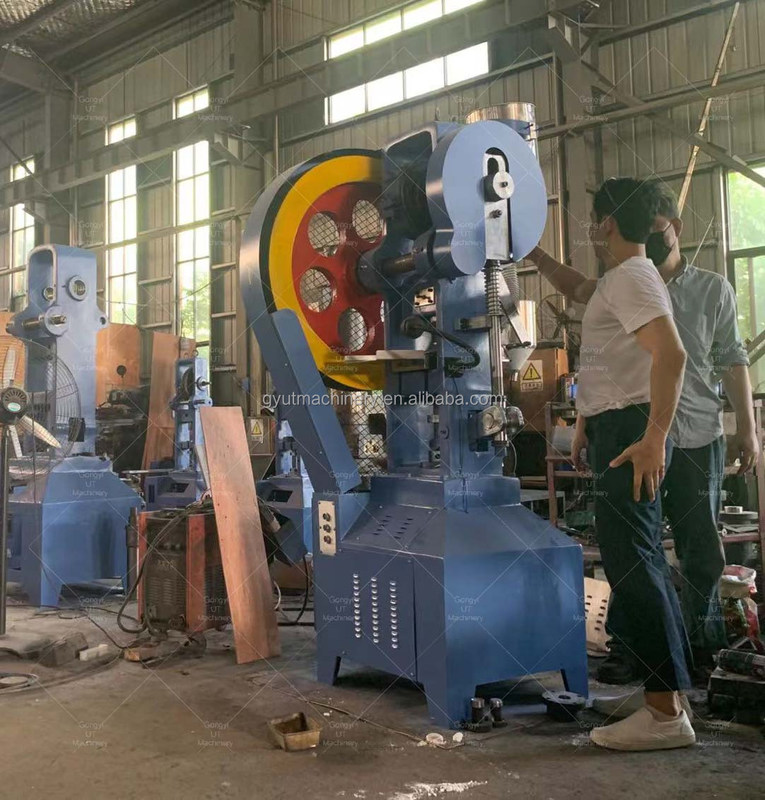 Macchina di stampa a sfere per bombe da bagno versatile per la produzione di sfere di naftalina