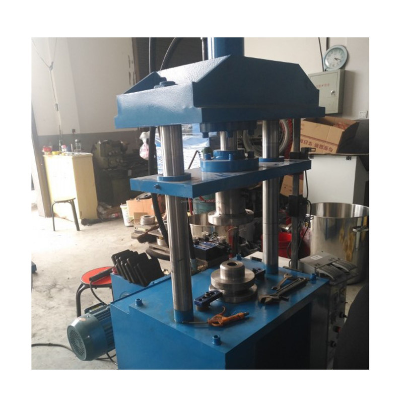 PLC controllata alta resa filo torcere spazzola macchina per la produzione di ruote di filo d'acciaio