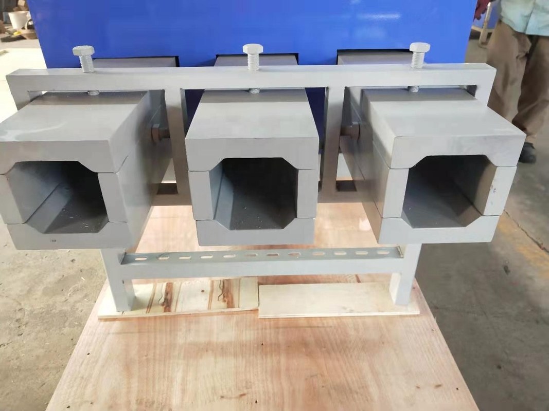 Alta velocità 5.5kW Legno pallet blocco di produzione Cutter Cutting Machine per un funzionamento regolare