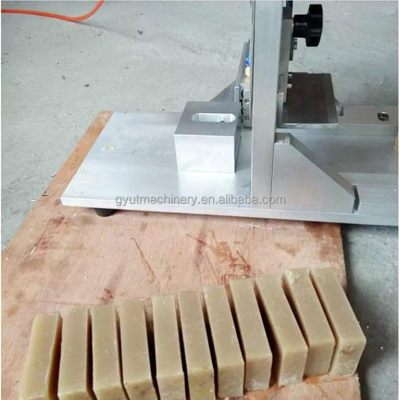 UT Piccolo Hotel Linea di produzione di macchine per la fabbricazione del sapone con macchine per il taglio del sapone Peso KG 22