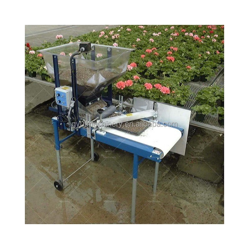 La semina in vaschette microgreene è resa facile con la seminatrice e il riempimento superiore dei mezzi di coltivazione