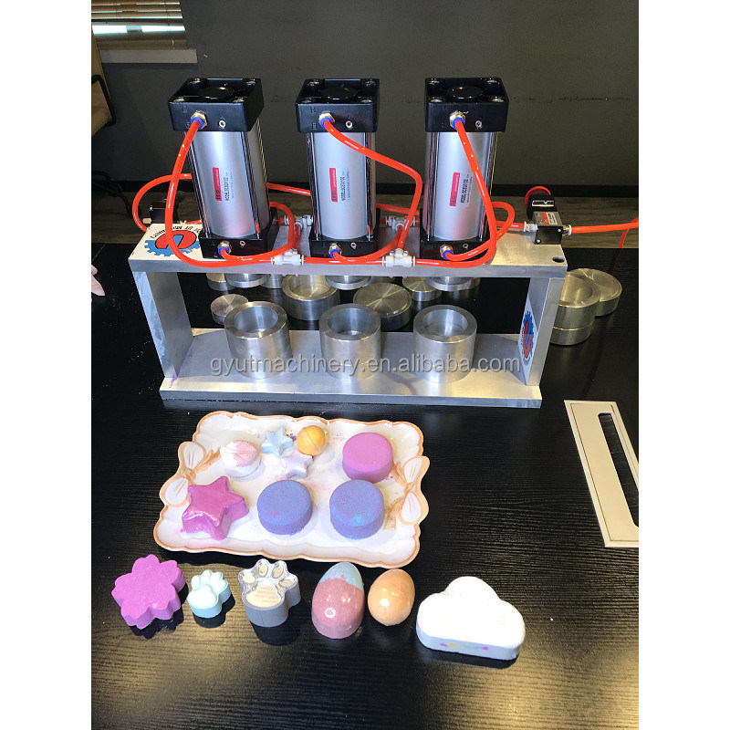 Facile da utilizzare 2 Mould Piccole bombe da bagno macchina di pressatura per la produzione di polvere cosmetica