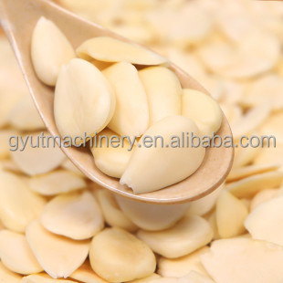 La macchina di frantumazione di noccioline in acciaio al carbonio è lo strumento perfetto per setacciare i chicchi di mandorle.